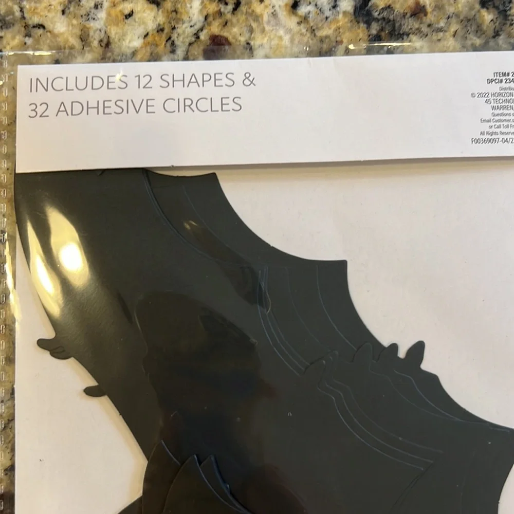 12 paper bats - Target BP Halloween 2022